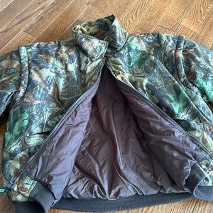 VINTAGE REMINGTON JACKET - CAMO MED/LARGE JACKET - SMOKE AND PET FREE HOUSE!!